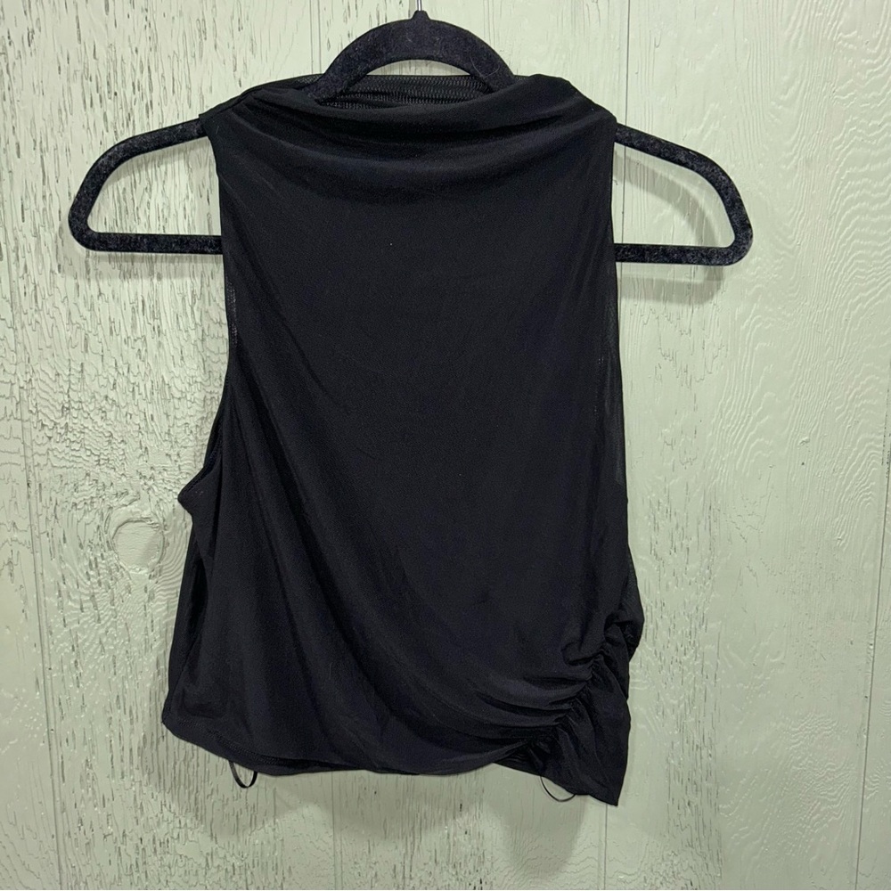HOUSE OF HARLOW black top medium